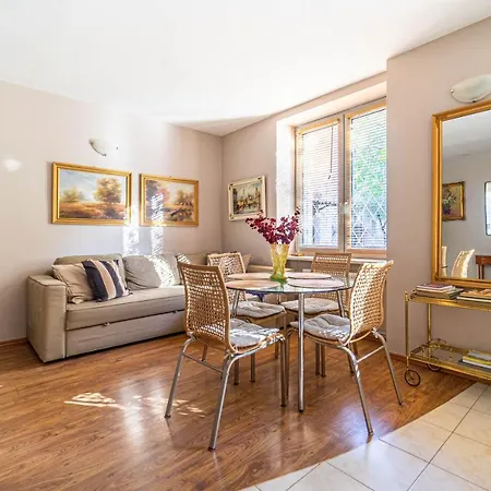 Grenadierow Praga Apartment *